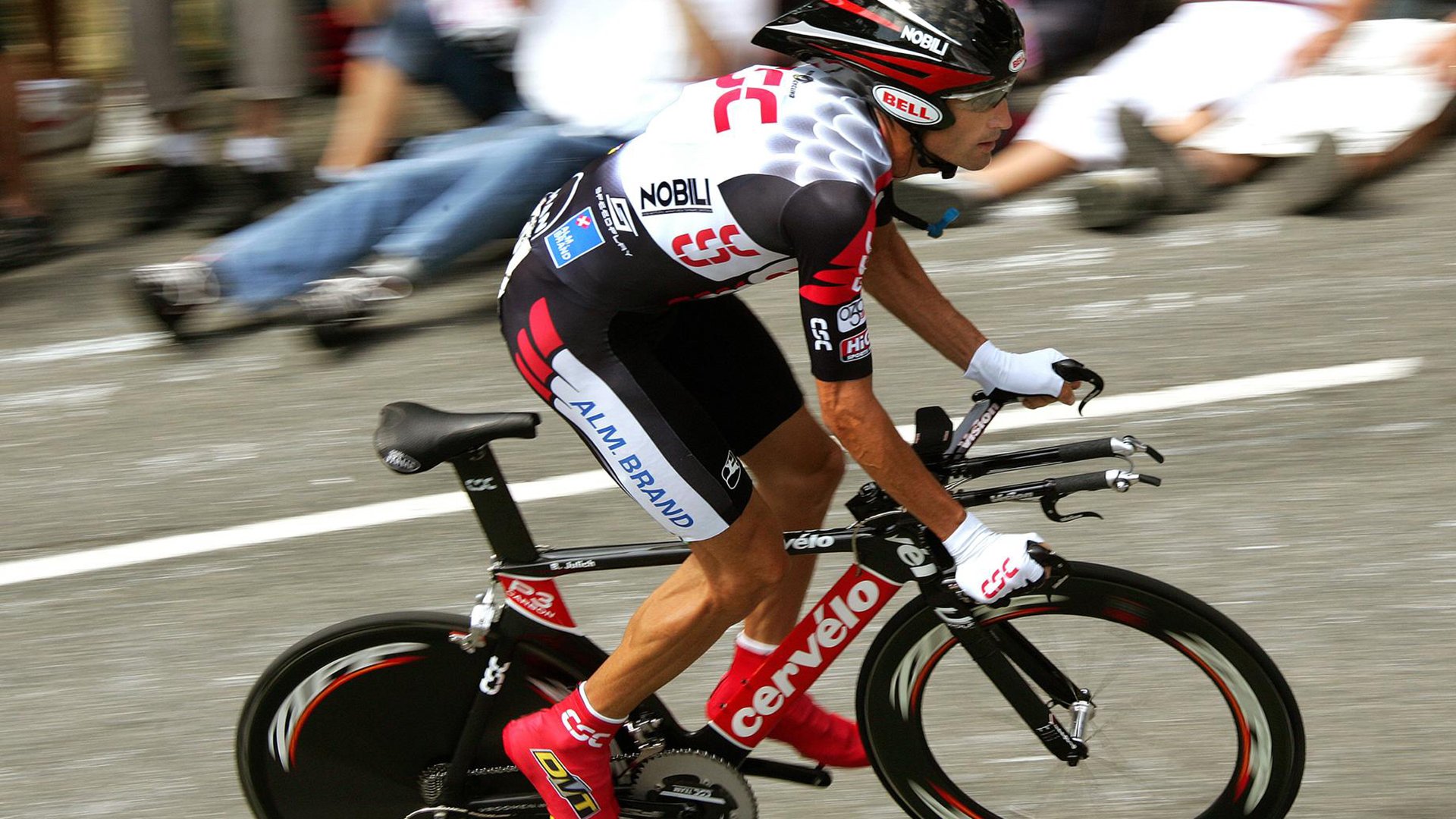 “极速狂飙：赛场上的超车经典瞬间”，电影 极速狂飙